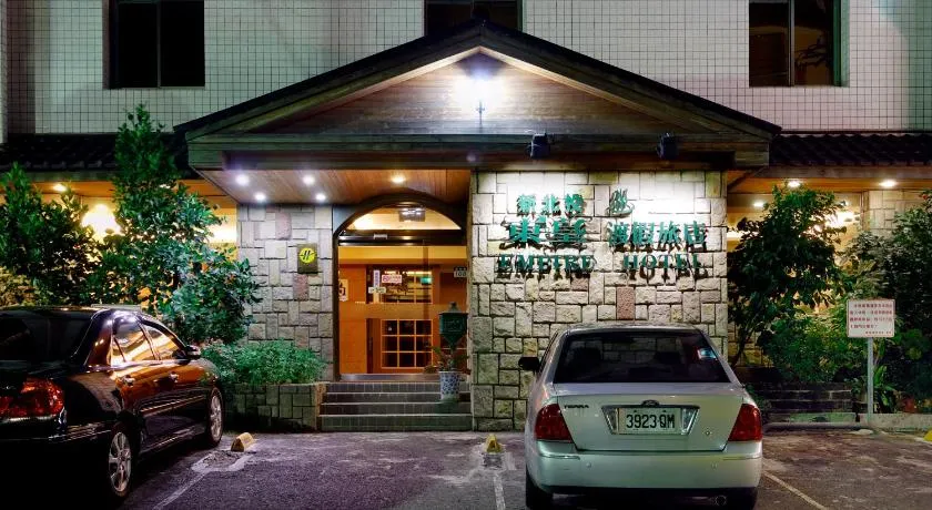 Empire Hotel - Image 1