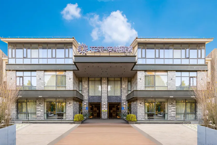 Floral Anna Luxury Homestay - Image 1