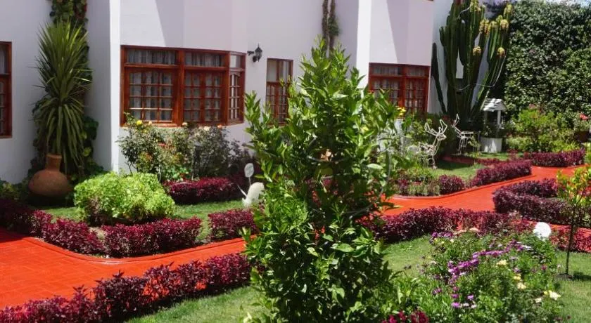 Hotel & Bungalows Villa Valencia - Image 1