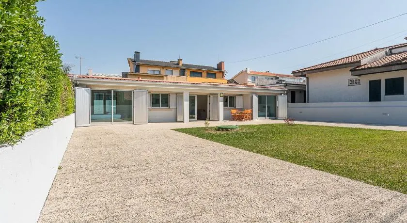 GuestReady - Charming beachside retreat - Image 1