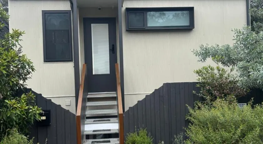 Bushland setting close to Sydney CBD- stand alone apartment - Image 1