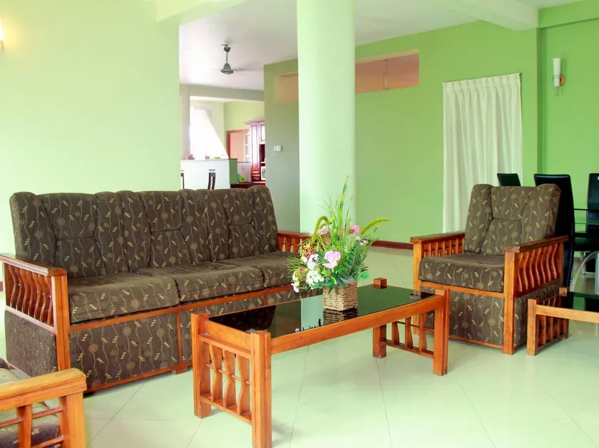Hill Top Apartment - Image 1
