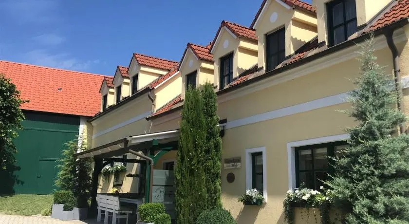 Weingut & Gästezimmer Edelmann - Image 1
