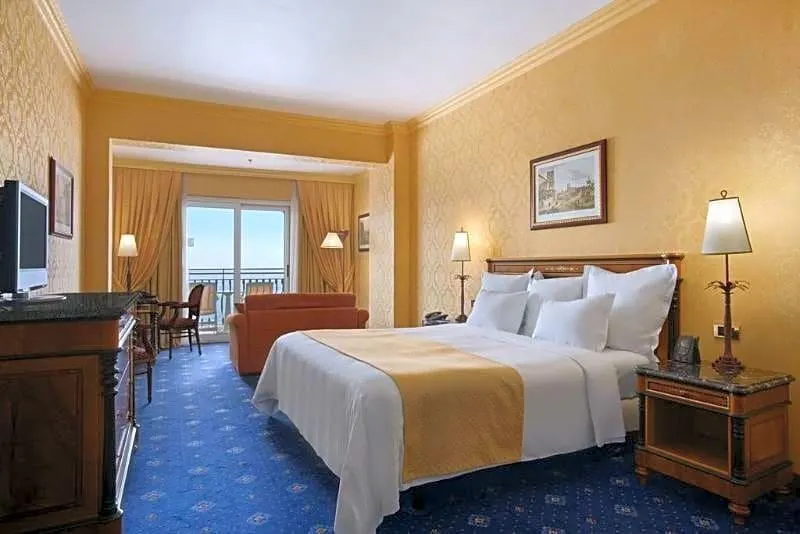 RG Naxos Hotel - Image 1