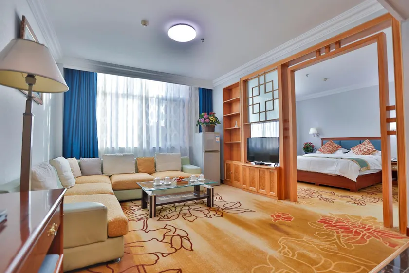 Hongda Longmen Hotel - Image 1
