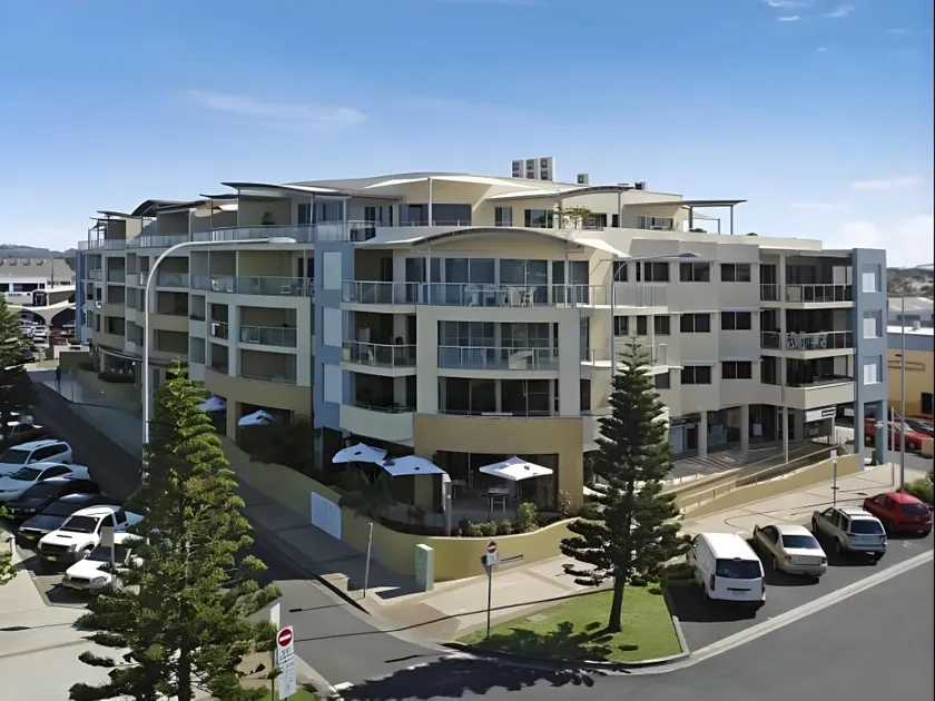 Riverside Apartments & Hotel - Image 1