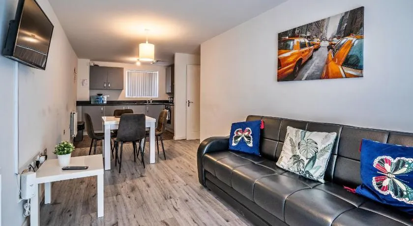 One-bedroom ground floor apartment in Birmingham with parking - Image 1
