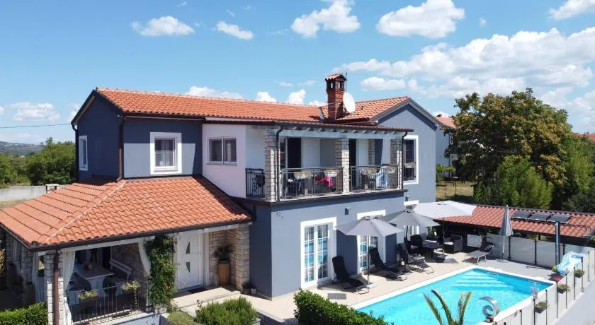LAVANDA house with apartments - Image 1