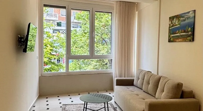 Mejsi Studio Apartment - Image 1