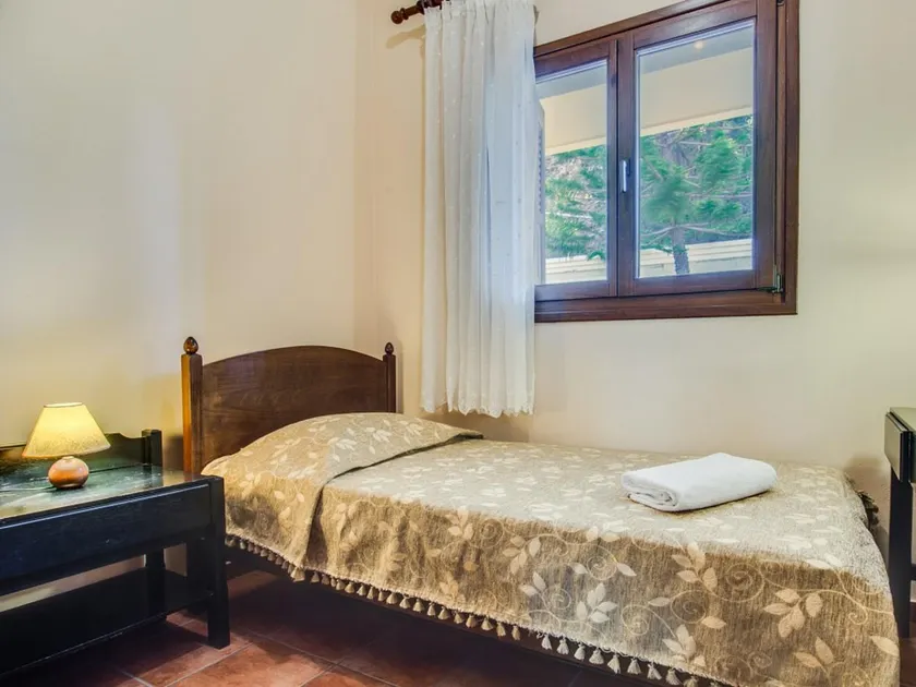 Villa in Crete with Private Pool & Views - Image 1