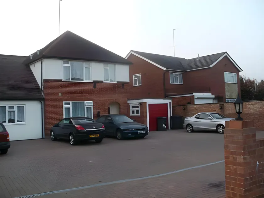 London Heathrow Guesthouse - Image 1