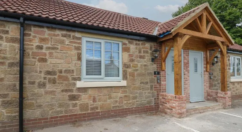 Courtyard Cottage Number 9 - Image 1
