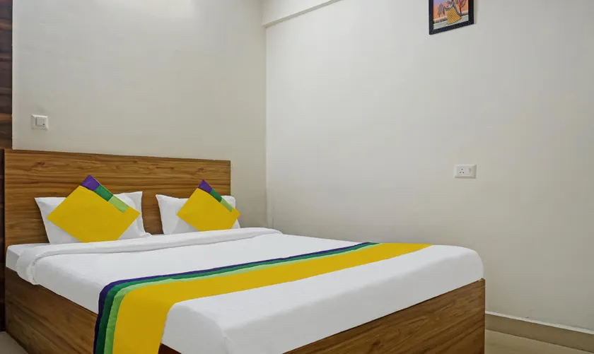 Itsy Hotels AY Plus Hotels - Image 1
