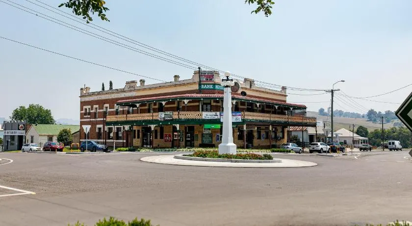 Bank Hotel Dungog - Image 1
