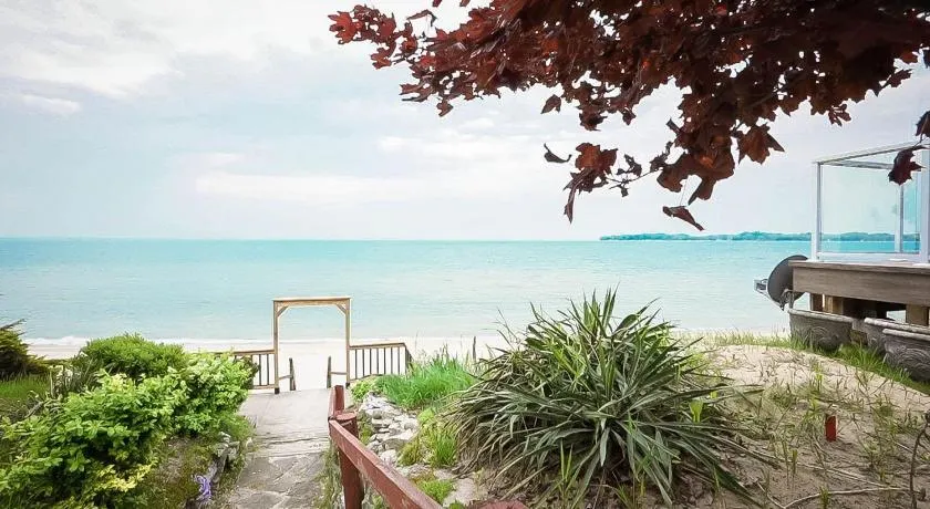 Beach Front Family Cottage Ping Pong & Karaoke - Image 1