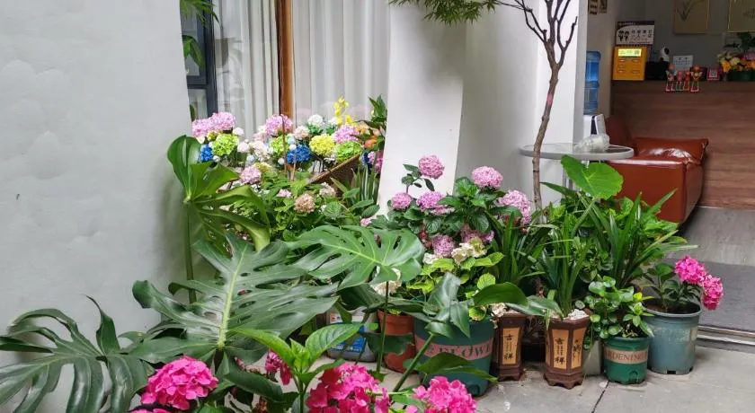 Ruolan Courtyard - Image 1