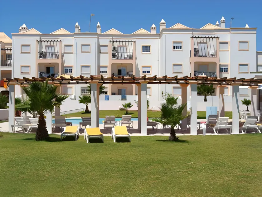 Praia da Lota Beachfront Resort - Hotel & Apartments - Image 1
