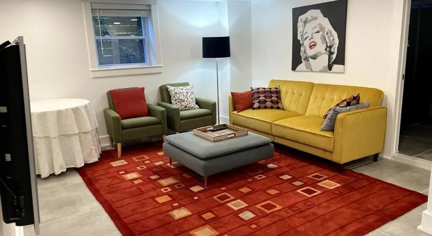 2 master bedrooms, 2 5 bath cozy apartment - Image 1