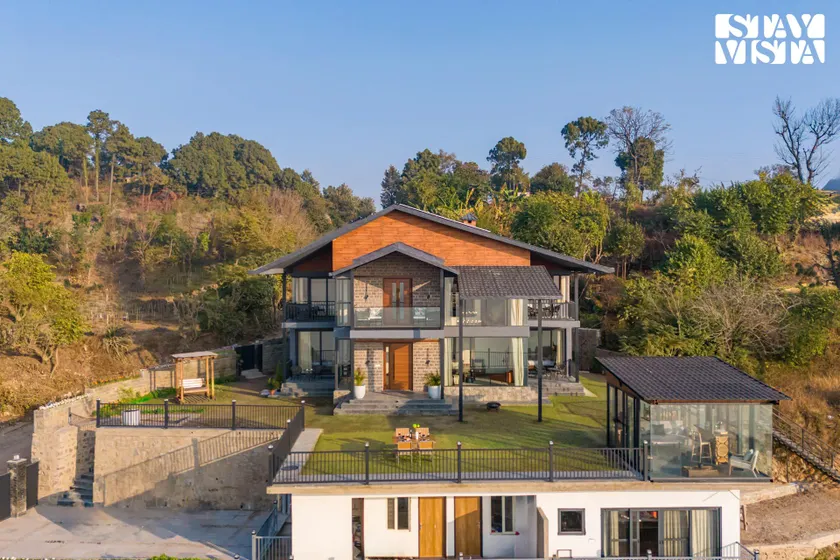 StayVista's Savara - 5BHK Villa with Jacuzzi & Infinity Pool - Image 1