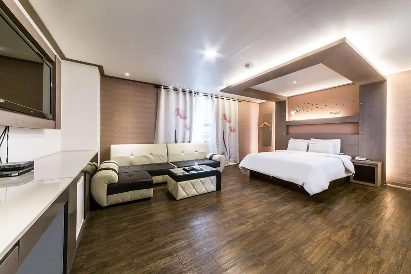 Uiwang Luxury - Image 1
