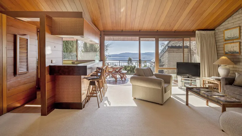 Grey Kangaroo - 2BR l Lake Front l Pet Friendly l Air-Con l BBQ l WiFi - Image 1