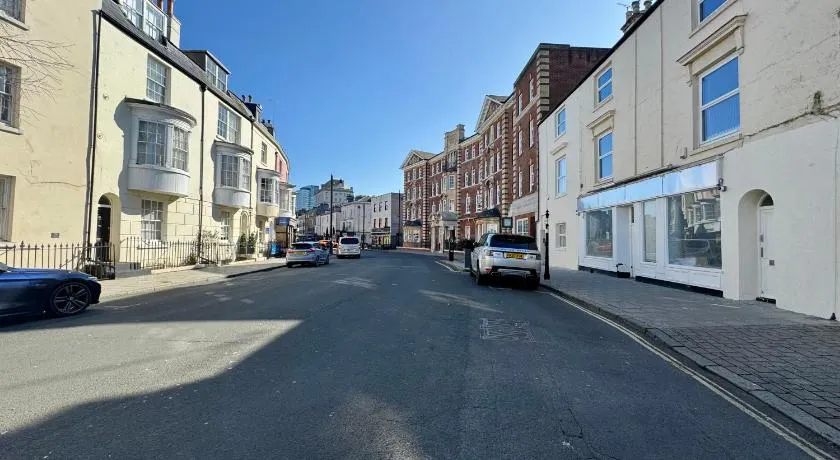 Oxford Street Apartments - Image 1