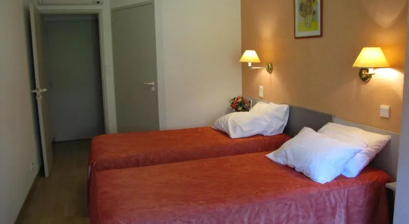 Hotel Chante-Perdrix - Image 1