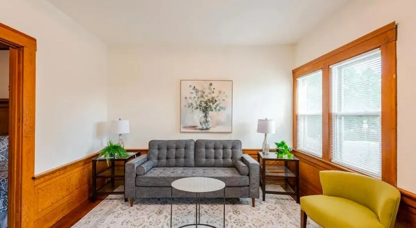 Cozy Craftman Cottage in Quiet Historic Vallejo Neighborhood - Image 1