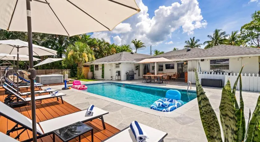 The Palm Luxe Retreat - Image 1