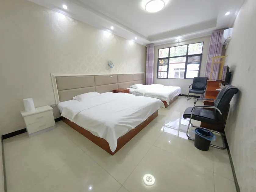 Jixiang Hotel - Image 1