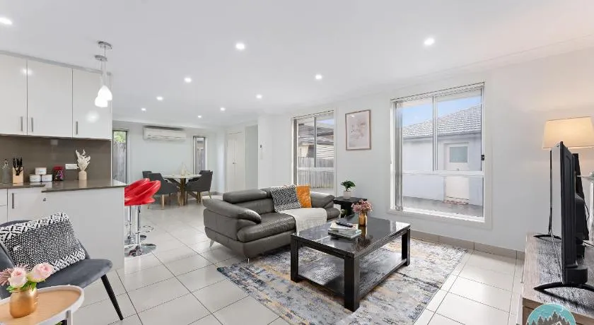 Comfortable 4-Bed House in Fairfield with Parking - Image 1