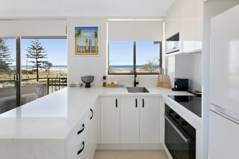 Beachfront Studio with Balcony & Stunning Views - Image 1
