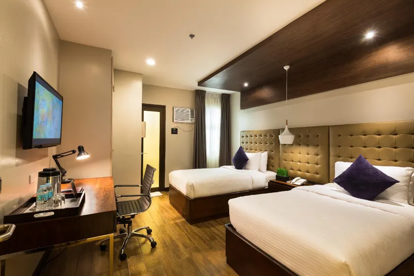 Lenox Hotel - Image 1