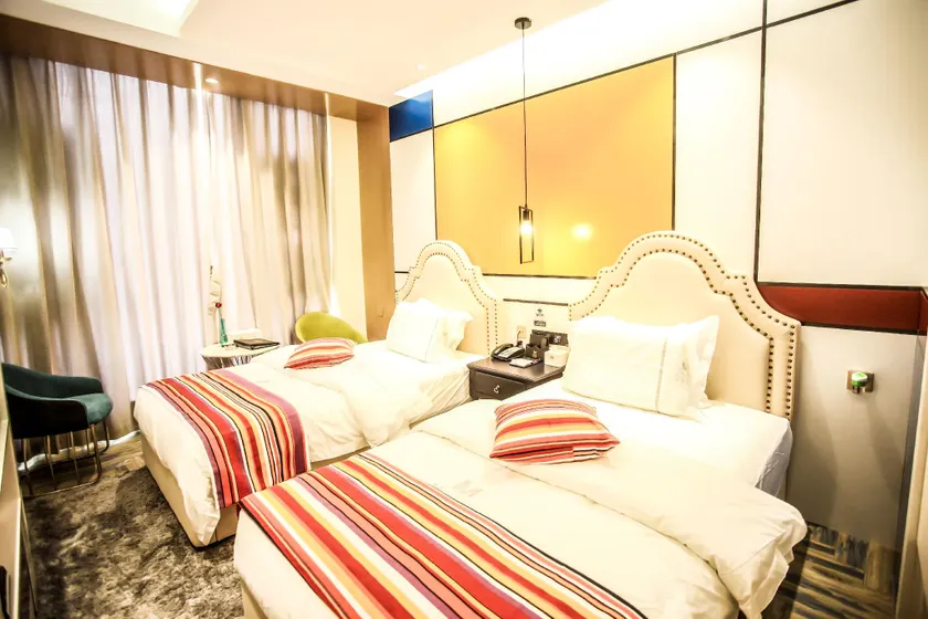 Mei Hua Hotel - Image 1