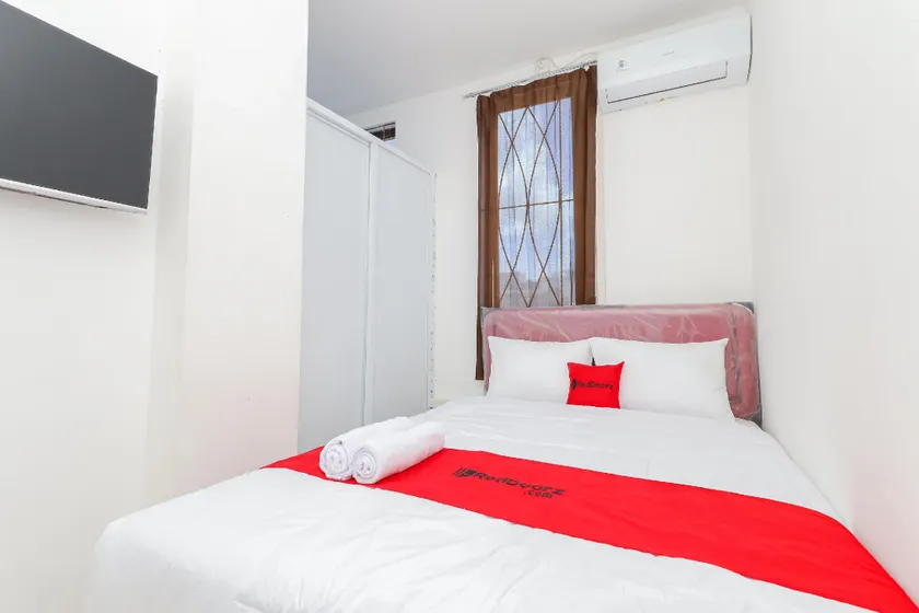 RedDoorz near Pasar Lama Serang - Image 1