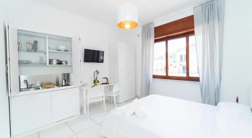 "Maiori" Cozy 3 Bedroom, 3 Bathroom House in the Heart of Maiori - Image 1