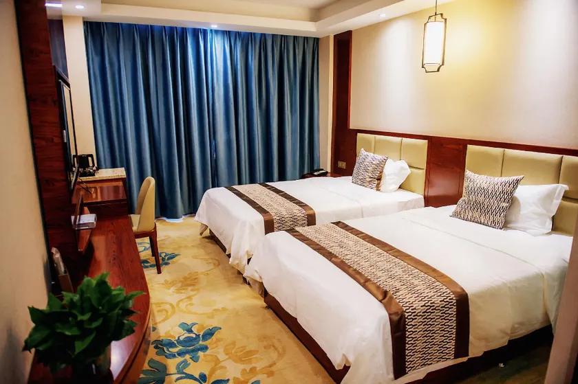 Guoqing Hotel - Image 1
