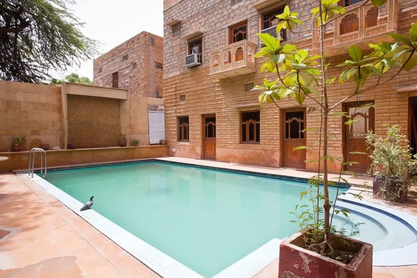 Hotel Golden City - Image 1