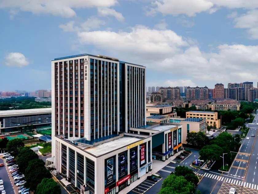 Atour Hotel Jiaxing Pinghu - Image 1