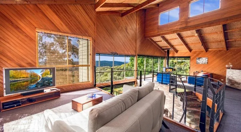 Grey Gum Lodge - Image 1