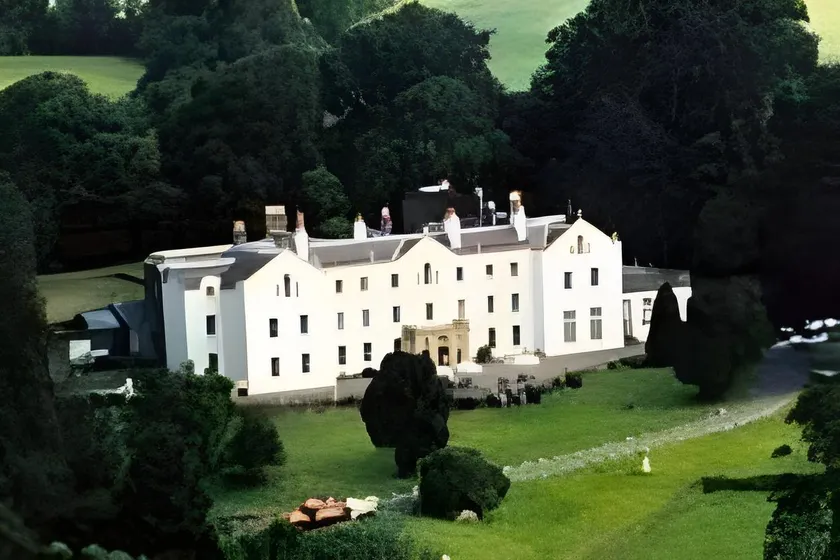 Court Colman Manor - Image 1