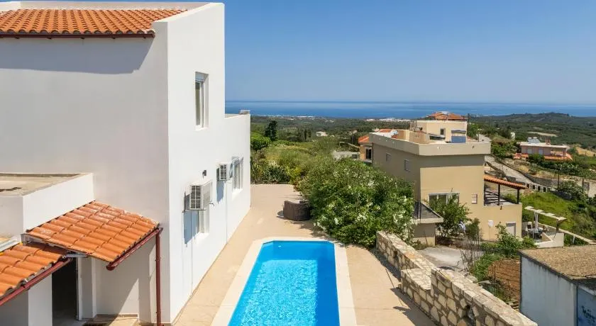 Villa Views with Private Pool & Sea Horizon - Image 1