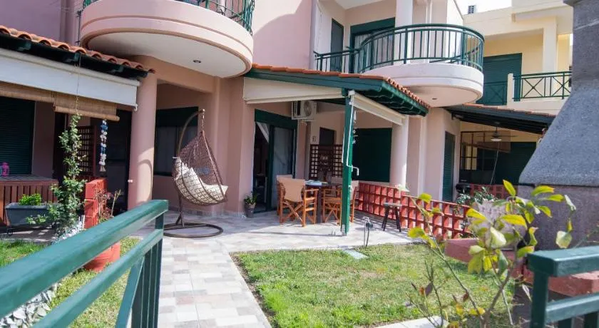 Stella's Beach House - Image 1