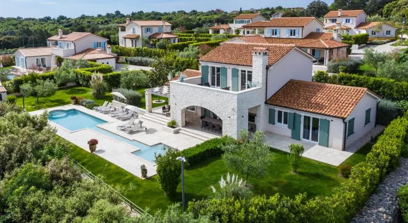 Mirana Luxury Villas - Image 1