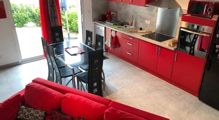 Jolie petite maison en Ardèche du sud - Image 1