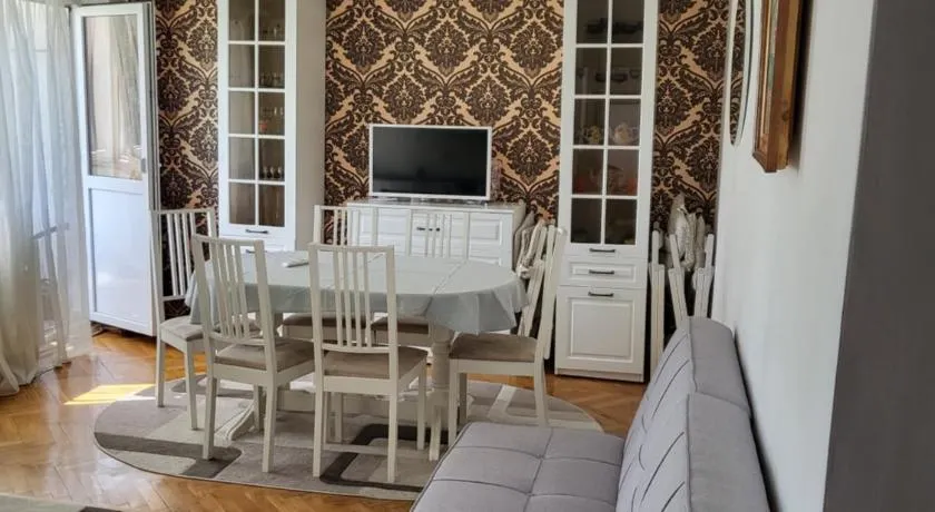 Apartament Florilor - Image 1