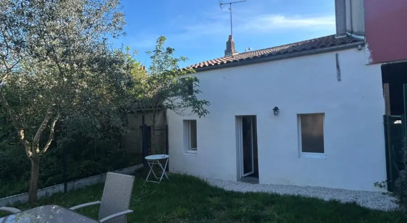 La Petite Maison - Image 1