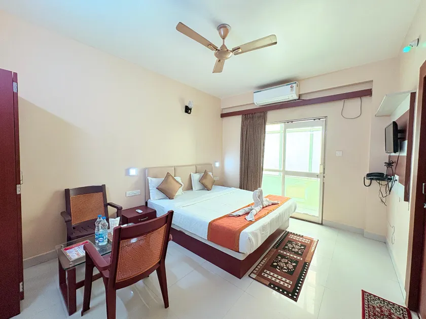 Hotel Golden Wave Puri Near Sea Beach - Image 1