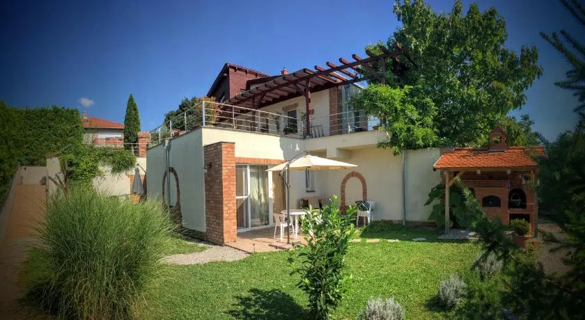 Naposdombi Apartmanok - Image 1