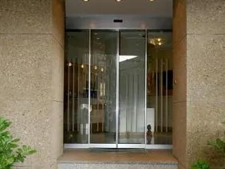 Hotel Carlton - Image 1